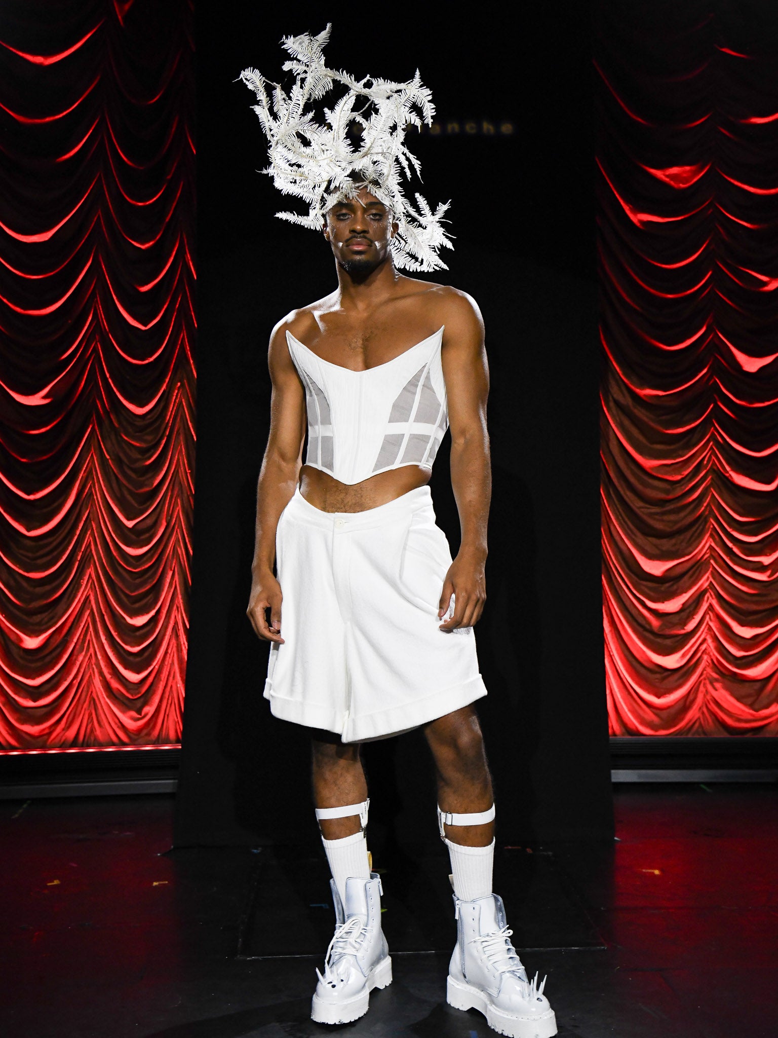 Look5_Tahj.jpg__PID:8fcd964b-21e6-46a5-be66-d9e9c5023d8e